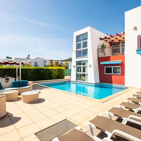 Adaro - Large Luxury Close To Marina Villa *