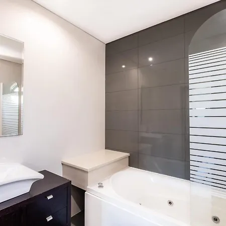 Adaro - Large Luxury Close To Marina Hébergement de vacances *