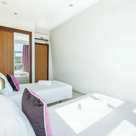 Adaro - Large Luxury Close To Marina Hébergement de vacances *