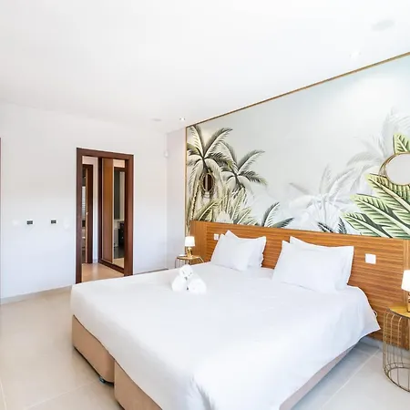 Adaro - Large Luxury Close To Marina *